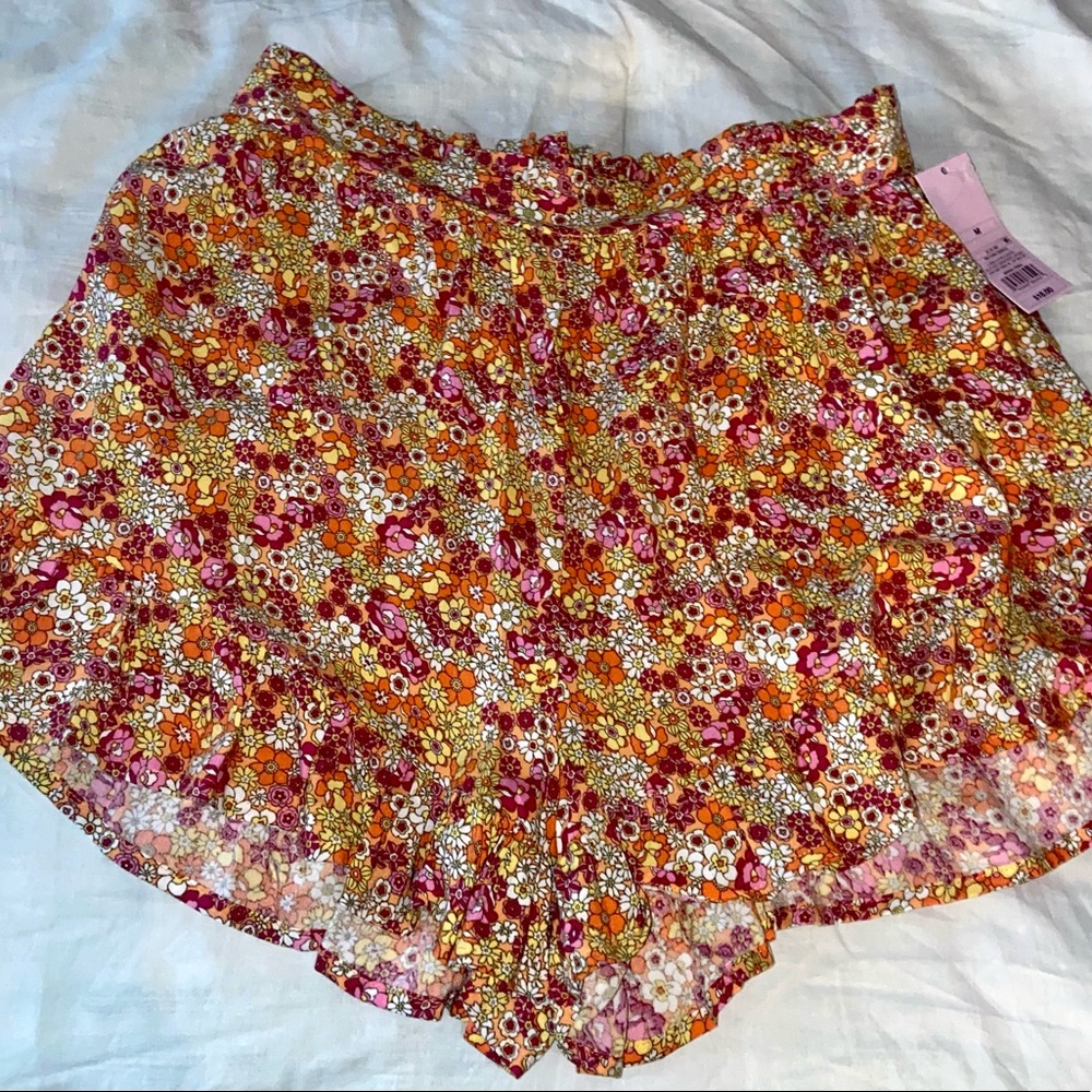 Floral Flowy Shorts M/L
